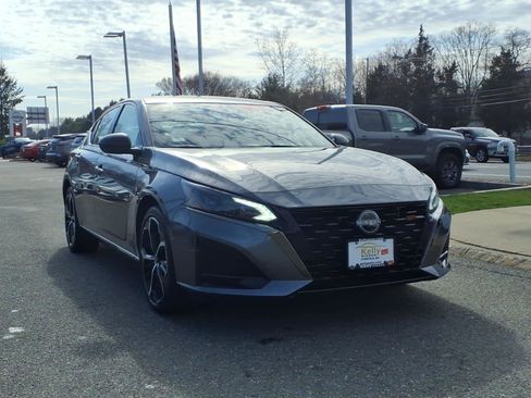 Used 2024 Nissan Altima 2.5 SR image 3