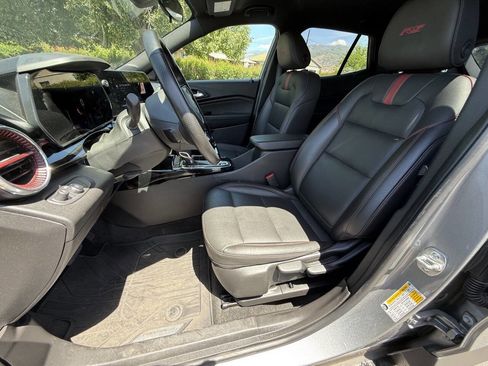 Used 2025 Chevrolet Trax RS FWD image 10