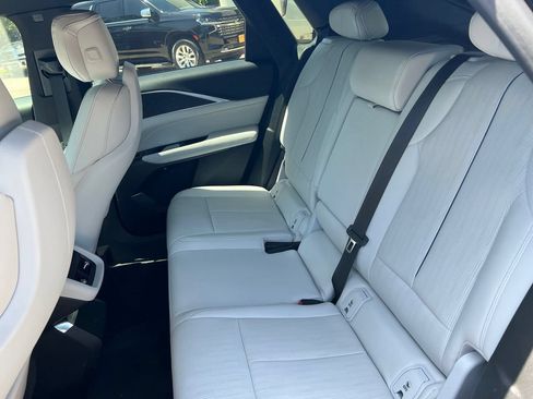 Used 2024 Cadillac Lyriq Luxury AWD/4WD image 25