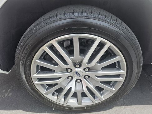 Used 2022 Ford Expedition Platinum image 11