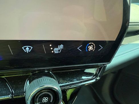 Used 2024 Chevrolet Blazer EV LT AWD/4WD image 37
