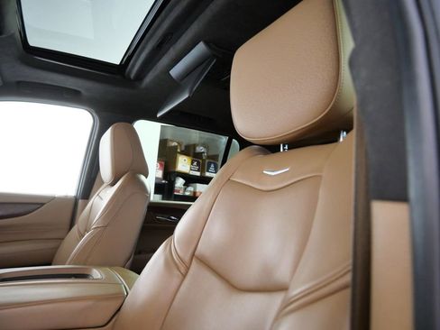 Used 2017 Cadillac Escalade Platinum image 19