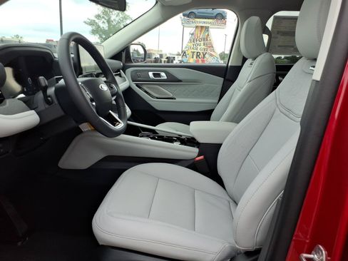 Used 2026 Ford Explorer Platinum w/ LUX Leather Package AWD/4WD image 10