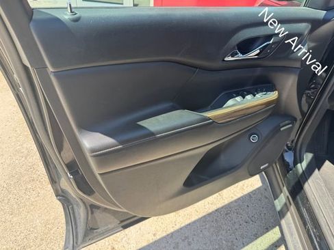 Used 2017 GMC Acadia SLE AWD/4WD image 3