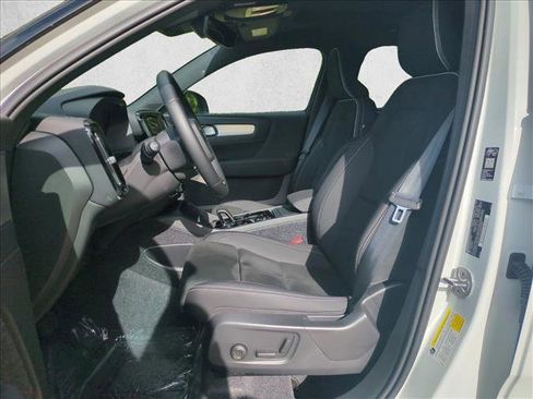 Used 2026 Volvo XC40 B5 Ultra w/ Protection Package Premier AWD/4WD image 17