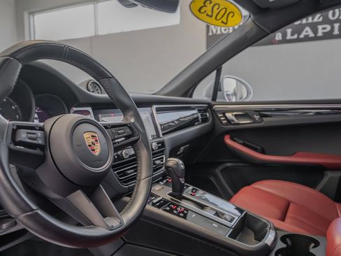 Used 2023 Porsche Macan AWD/4WD image 7