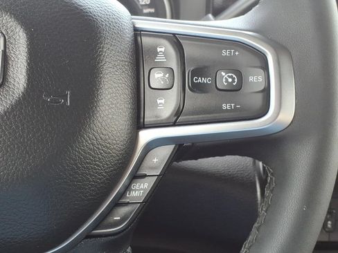 Used 2025 RAM 2500 Big Horn AWD/4WD image 32