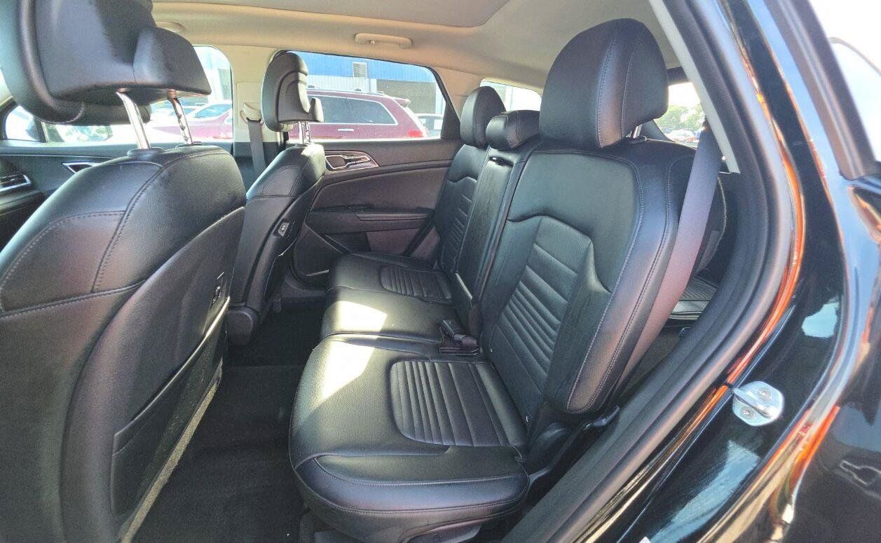 Used 2023 Kia Sportage SX FWD image 5