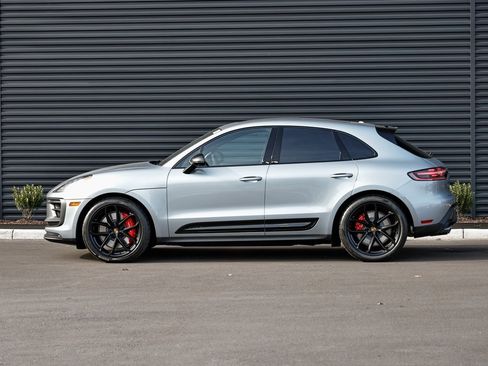 New 2026 Porsche Macan GTS image 2