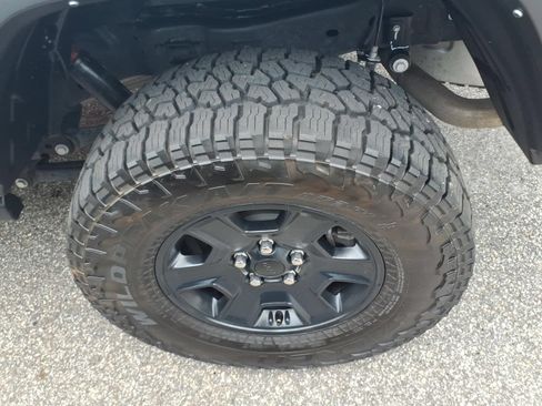 Used 2024 Jeep Gladiator Rubicon w/ Technology Group AWD/4WD image 6