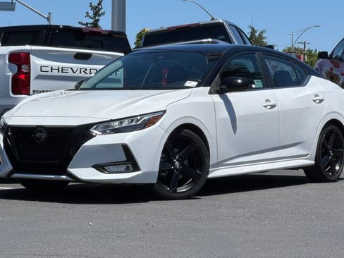 Used 2023 Nissan Sentra SR w/ Midnight Edition Package FWD image 7