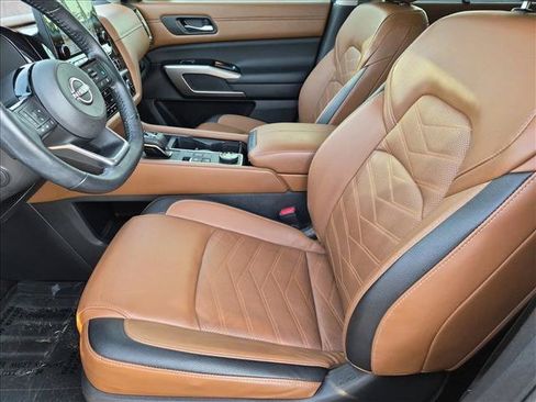 Used 2023 Nissan Pathfinder Platinum AWD/4WD image 17