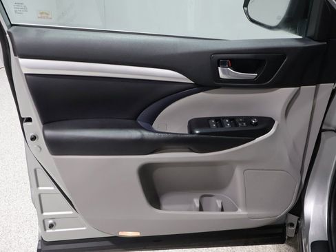 Used 2018 Toyota Highlander XLE image 13