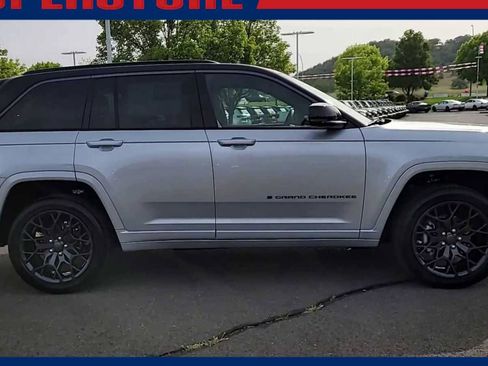 New 2026 Jeep Grand Cherokee Summit AWD/4WD image 9