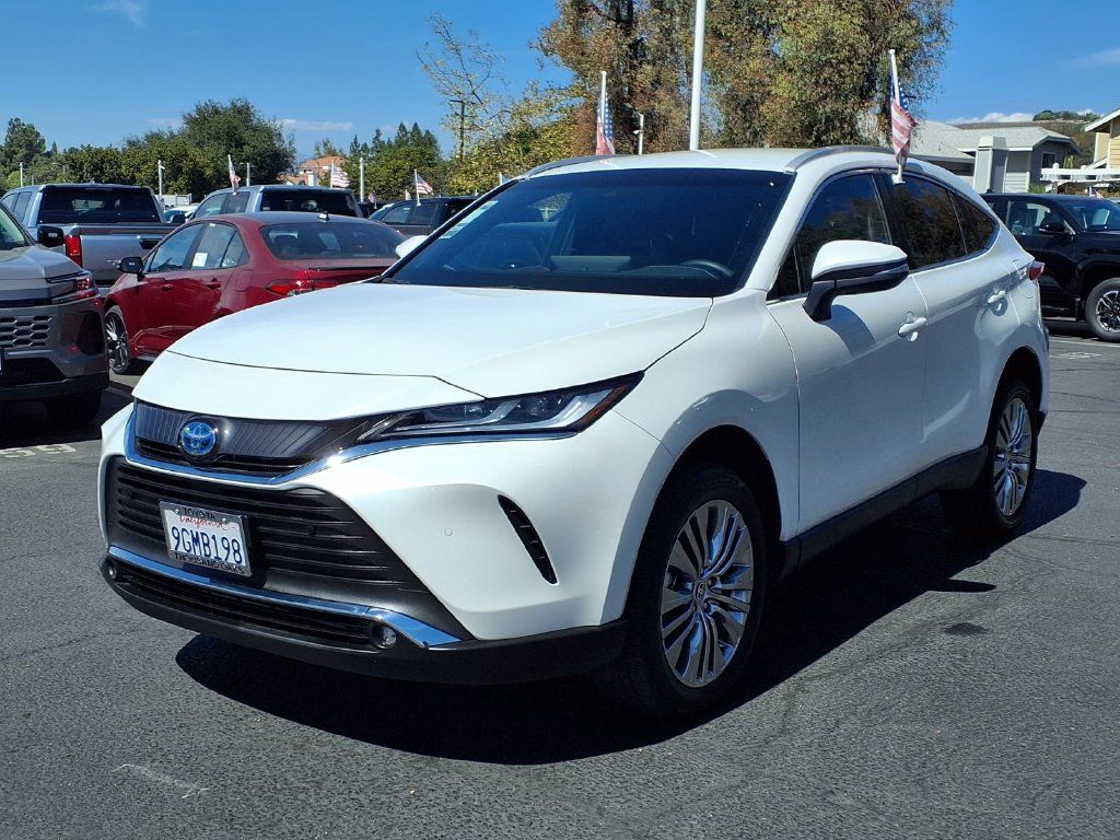 Certified 2023 Toyota Venza XLE AWD/4WD image 39
