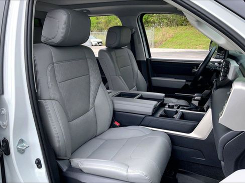 Used 2024 Toyota Tundra Limited AWD/4WD image 7