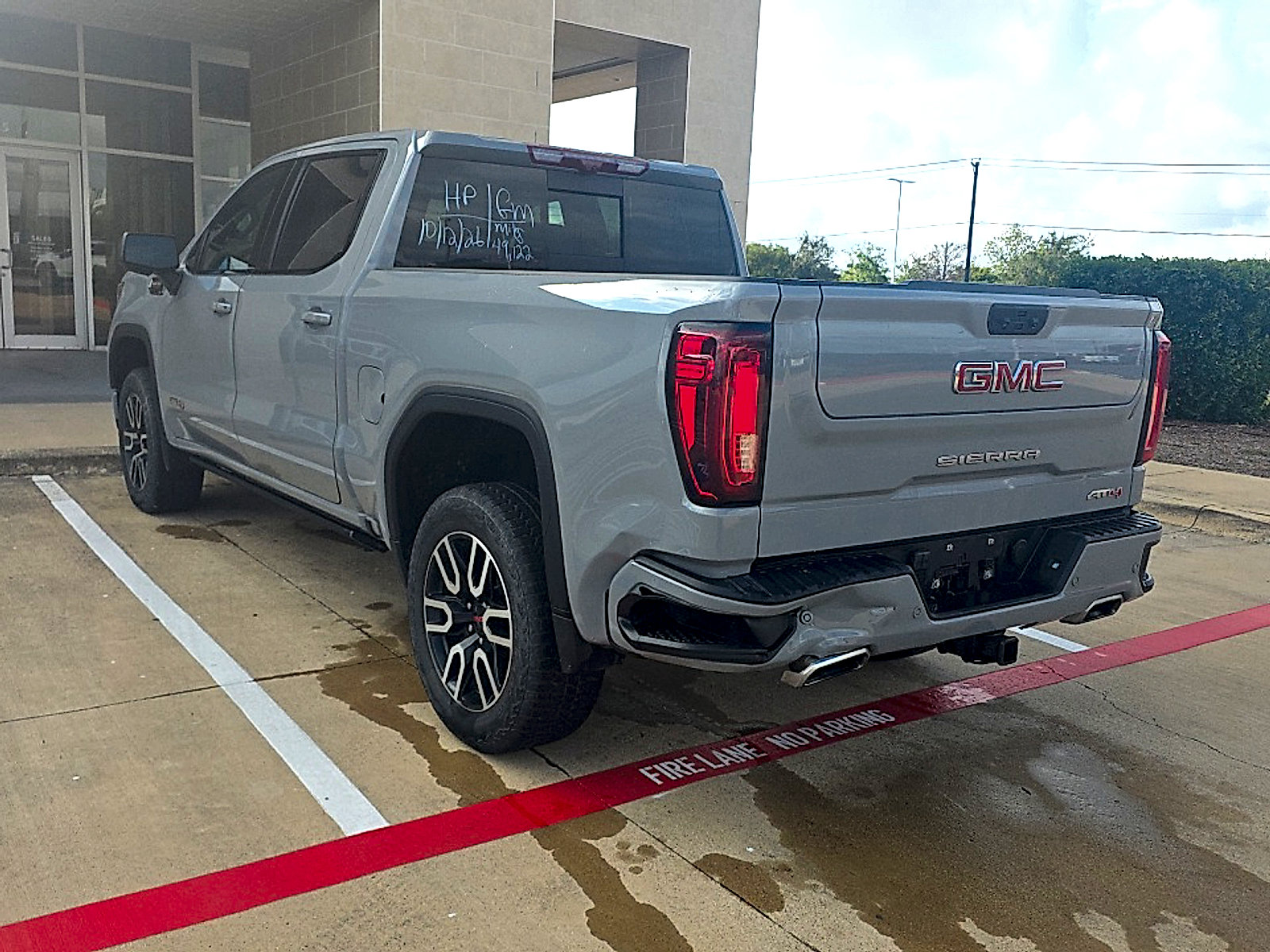 Used 2025 GMC Sierra 1500 AT4 w/ Technology Package AWD/4WD image 14