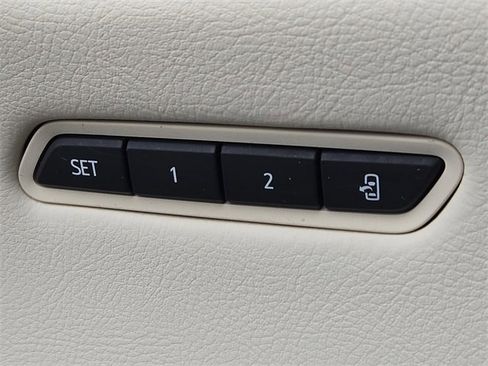 Certified 2022 Cadillac XT5 Premium Luxury image 36