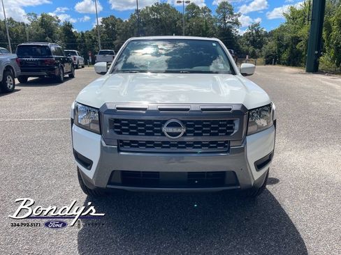 Used 2025 Nissan Frontier SV RWD image 2