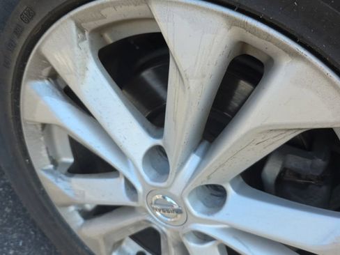 Used 2016 Nissan Rogue SV AWD/4WD image 4
