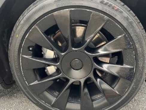 Used 2023 Tesla Model Y Long Range AWD/4WD image 39