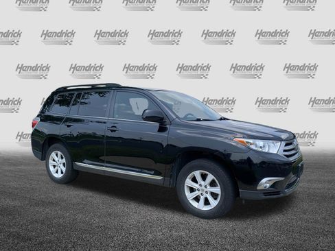 Used 2012 Toyota Highlander SE w/ Tow Pkg FWD image 2