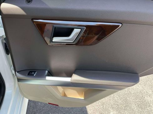 Used 2014 Mercedes-Benz GLK 250 BlueTEC 4MATIC image 19