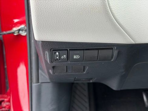 Used 2022 Toyota Corolla Cross LE image 19