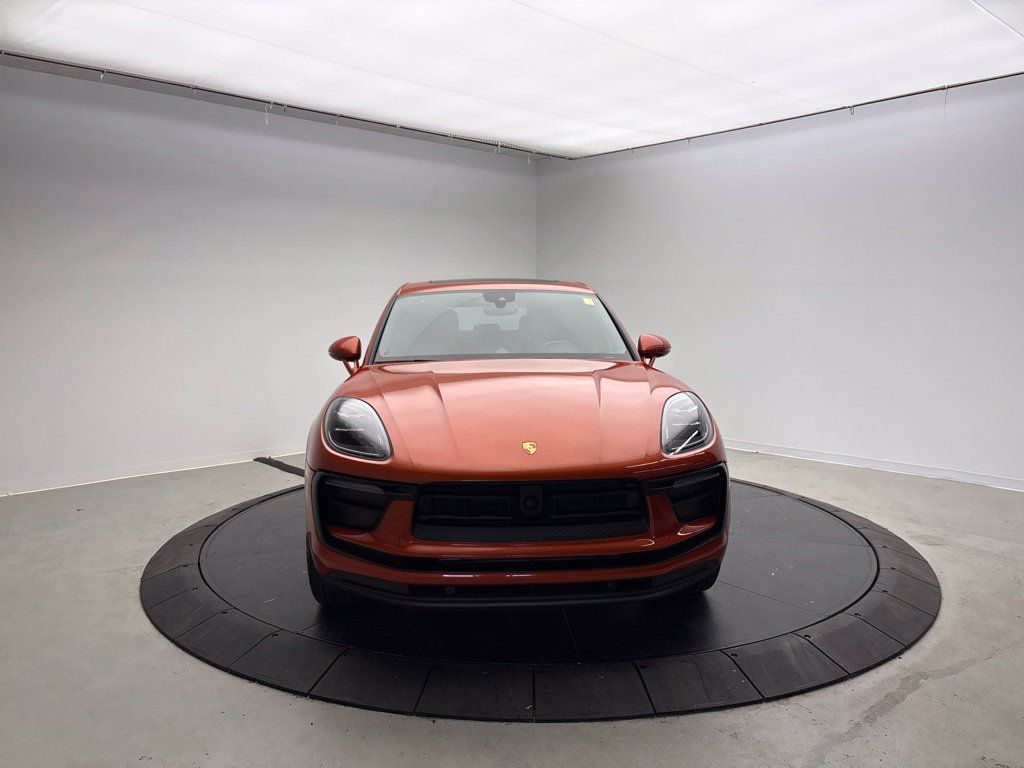 Certified 2024 Porsche Macan AWD/4WD image 10