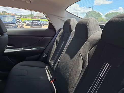Used 2024 Hyundai Elantra SEL FWD image 18