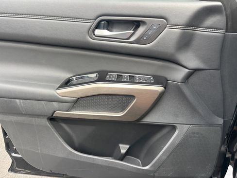 Used 2025 Nissan Pathfinder Platinum AWD/4WD image 22