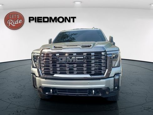 Used 2024 GMC Sierra 2500 Denali Ultimate AWD/4WD image 2