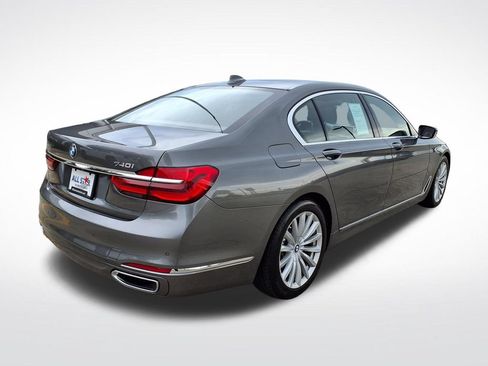 Used 2018 BMW 740i RWD image 7