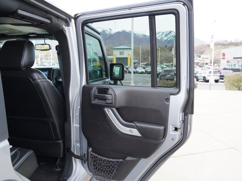 Used 2015 Jeep Wrangler Unlimited Sahara w/ Connectivity Group image 24