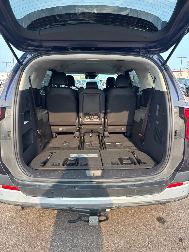Used 2025 Kia Carnival FWD image 31
