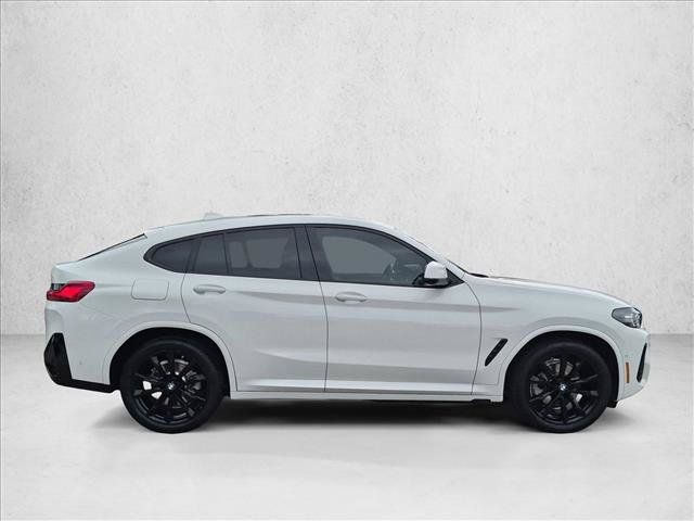 Used 2025 BMW X4 xDrive30i w/ M Sport Package AWD/4WD image 4
