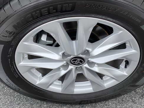 Used 2026 Toyota Corolla Cross LE FWD image 33