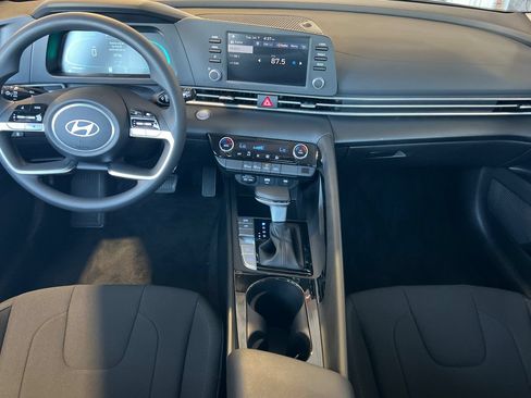 Used 2026 Hyundai Elantra Hybrid FWD image 17