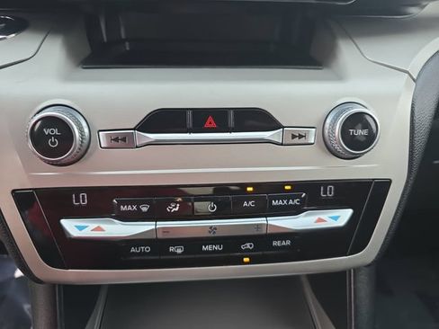 Used 2020 Ford Explorer XLT RWD image 26