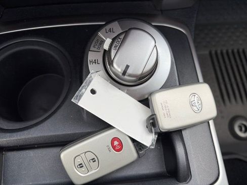 Used 2018 Toyota 4Runner Limited AWD/4WD image 51