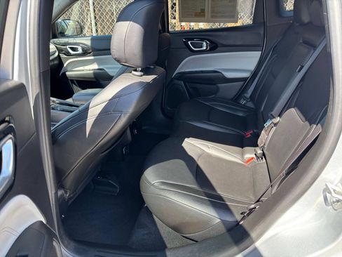 Used 2025 Jeep Compass Limited AWD/4WD image 27