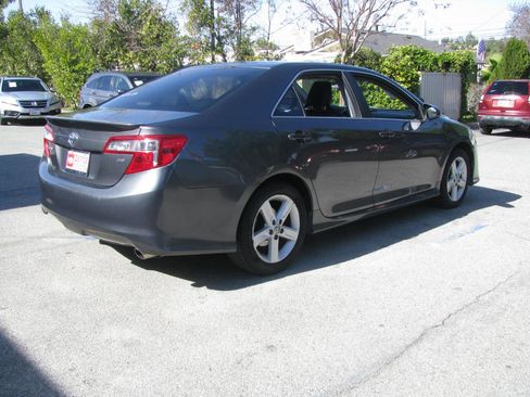 Used 2014 Toyota Camry SE image 6