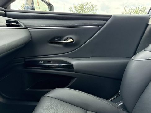 Used 2025 Lexus ES 350 w/ Premium Package FWD image 30