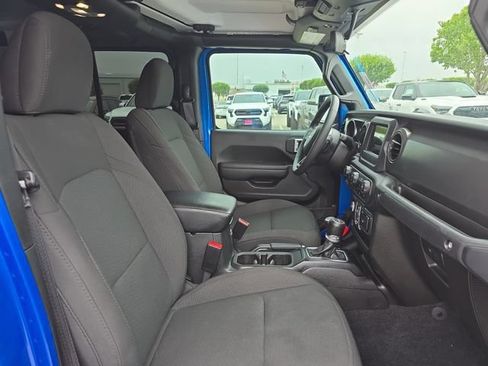 Used 2023 Jeep Gladiator Sport AWD/4WD image 12