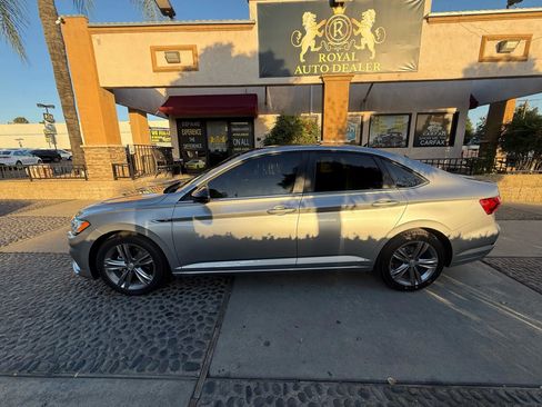 Used 2021 Volkswagen Jetta R-Line w/ R-Line Cold Weather Package image 8