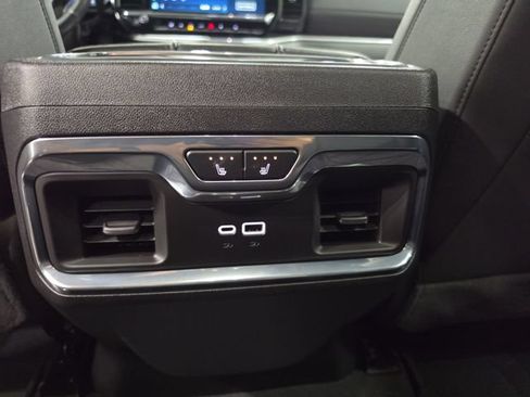 Used 2025 Chevrolet Silverado 3500 LTZ AWD/4WD image 25
