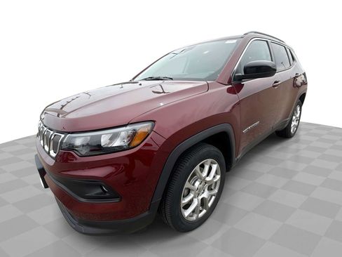 Used 2022 Jeep Compass Latitude w/ Sun and Sound Group AWD/4WD image 1