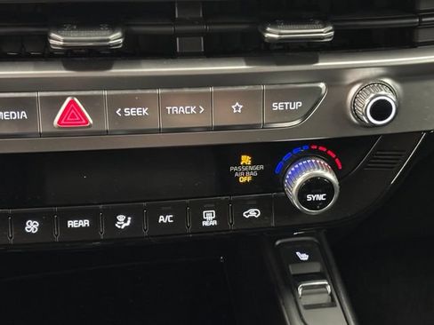 Used 2025 Kia Telluride S AWD/4WD image 35