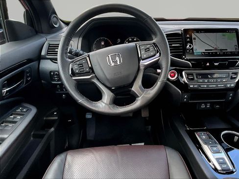 Used 2025 Honda Ridgeline Black Edition image 9