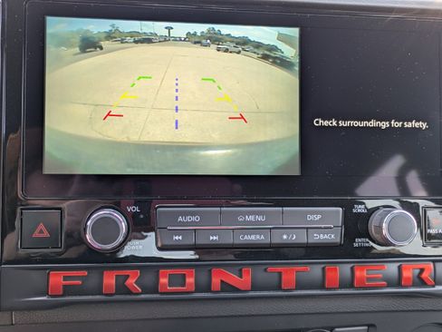 Used 2025 Nissan Frontier Pro-X w/ Tow Package RWD image 25